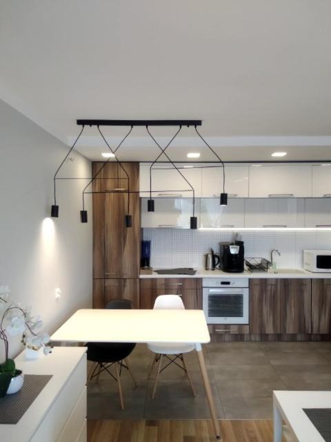 Family & Business Elegant Apartments Rynek Centrum Downtown - 2 Bedroom, Balcony, Parking Kielce Exterior photo
