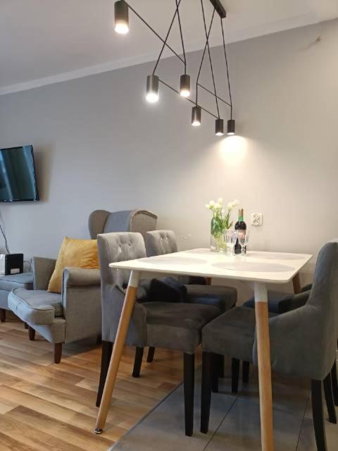 Family & Business Elegant Apartments Rynek Centrum Downtown - 2 Bedroom, Balcony, Parking Kielce Exterior photo